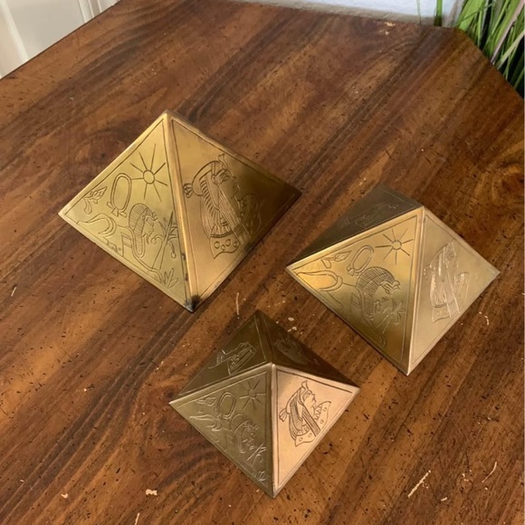 Set Of 3 Vintage Brass Egyptian Pyramids - Picture 10 of 11